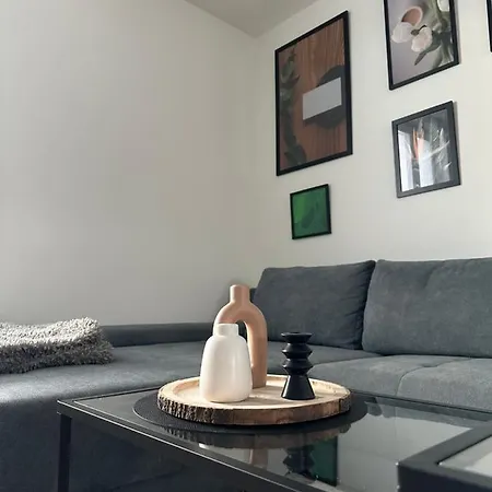 Airport Point Apartman B *