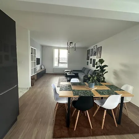 Airport Point Apartman B Apartment *