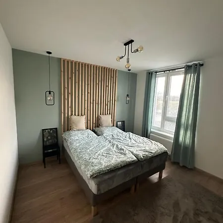 Airport Point Apartman B *